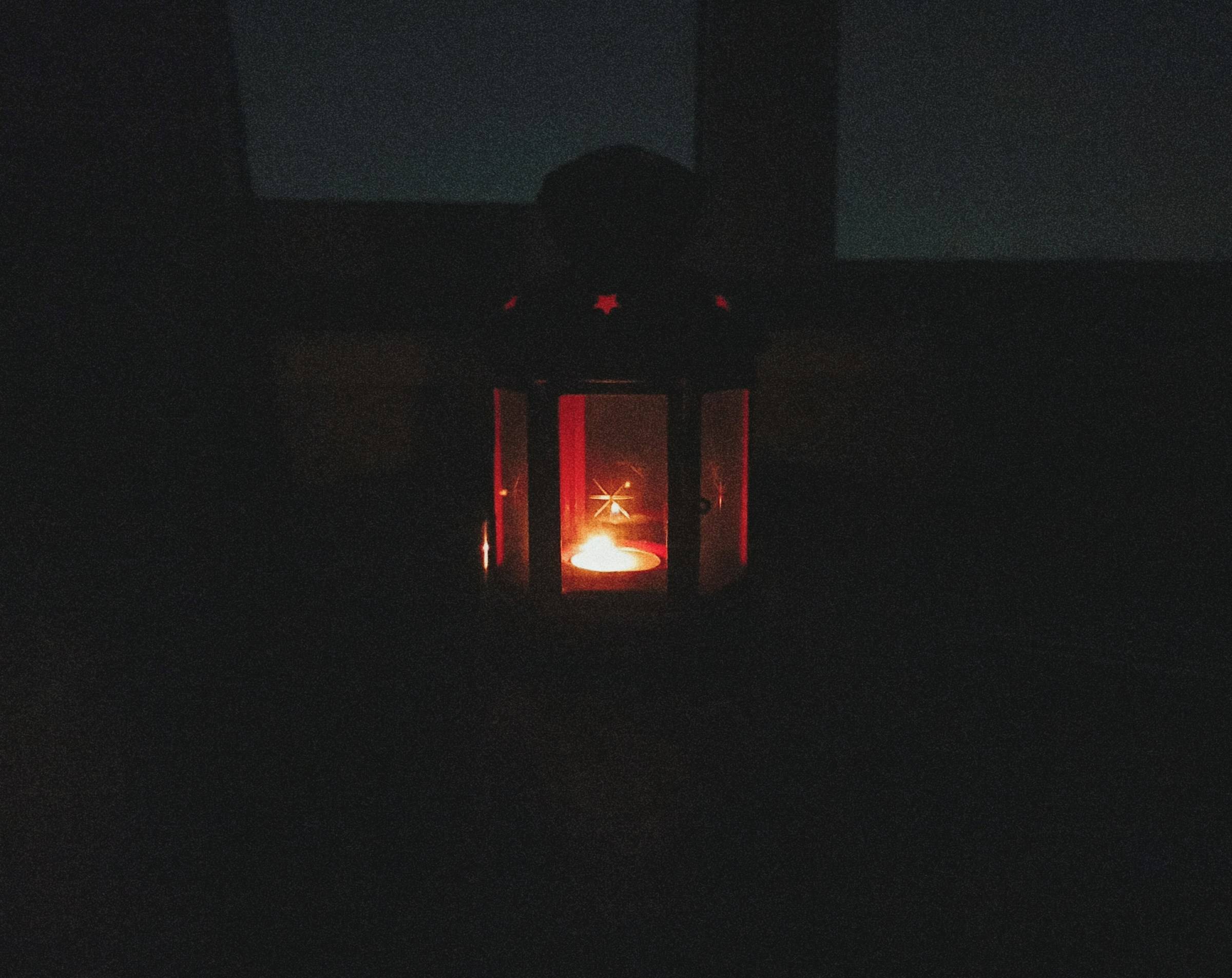 A Lamp in the Darkness How A Trauma Therapist Helps